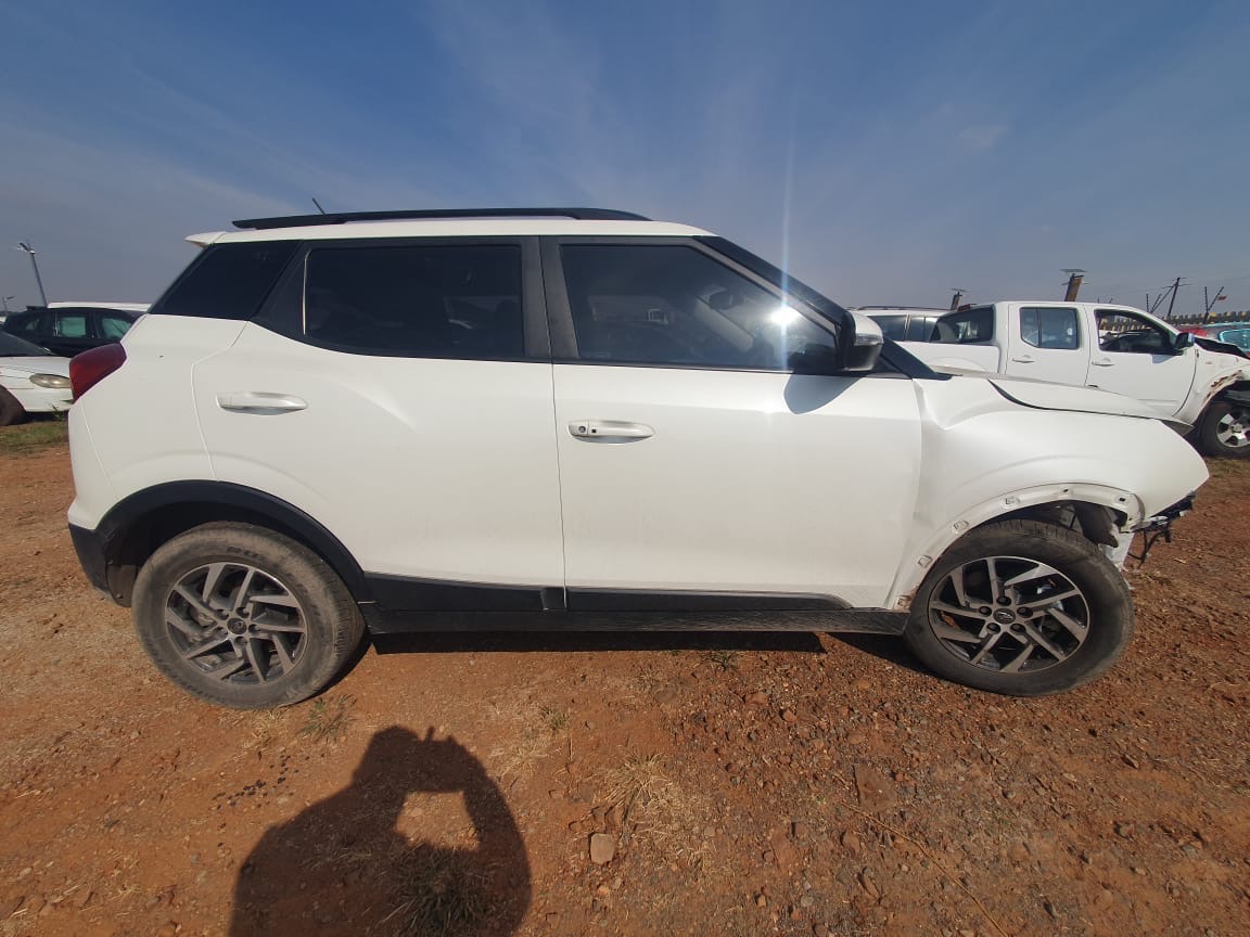 Mahindra XUV300 1.2T (W8) CODE 2