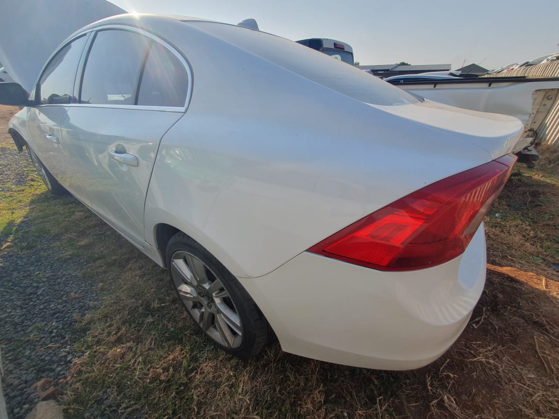 2011 Volvo S60 T4 Manual CODE 2